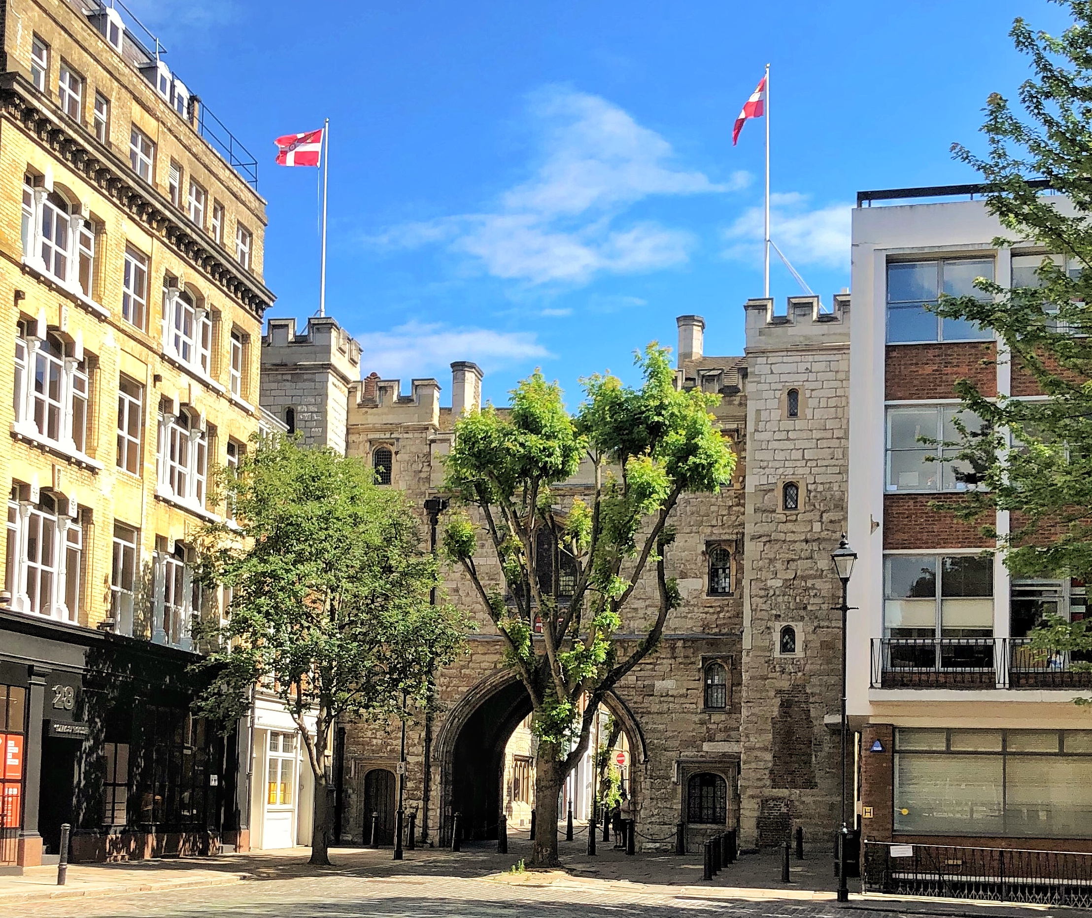 A summer's day at St John's Gate | theLONDON i